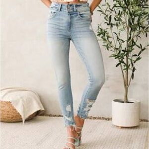 KanCan Signature High Rise Classic Skinny Distressed Jeans - NWOT- Size 28S